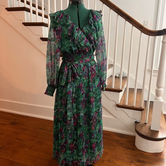 Chic Floral Long Sleeve Dress in Green and Purple - Picture 7 of 9